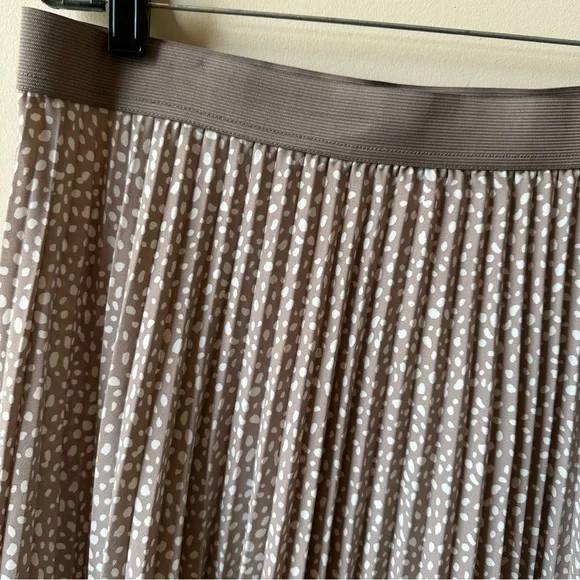 Vince Camuto Taupe Polka Dot A-Line Pleated Skirt - Size XL - Picture 2 of 5